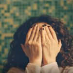 Pourquoi suis-je dépendant du regard des autres ?